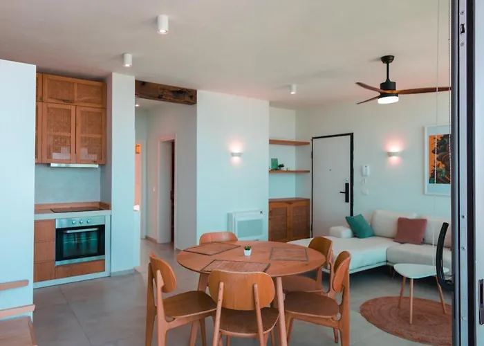 Escape By Form 4 * Dhërmi